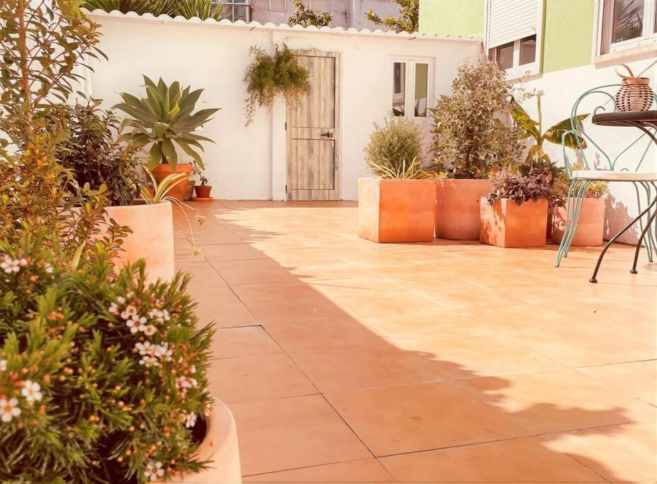 Cozy Apartment With Private Courtyard Barcarena Exterior foto